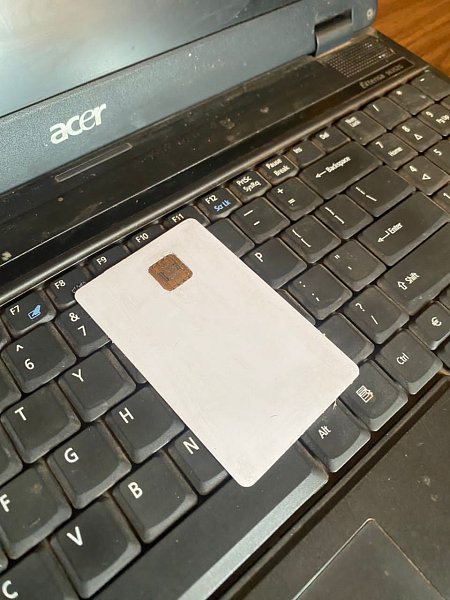 Špeciálne naprogramované debetné karty na predaj.
