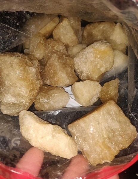 Ritalin 10mg, Extazi,  Kodeine syrup 473ml,  Pervitin, MDMA, Kokain, LSD 300µg,  Mefedron, Efedrin.
